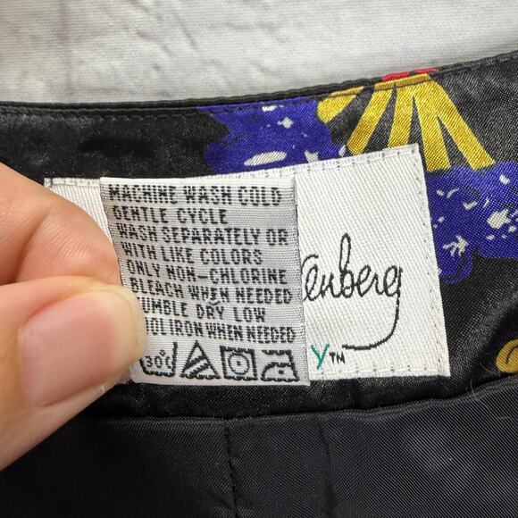 Vintage Diane Von Furstenberg Silky Vest Size M Black Crown Fan Victorian - Picture 5 of 6